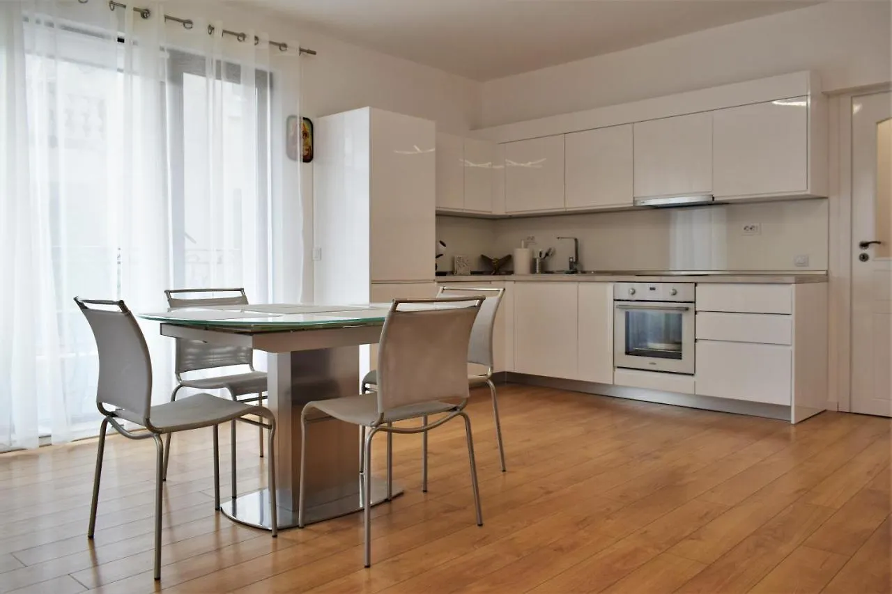 Top Center Apartment Gramophone With Private Parking Burgas