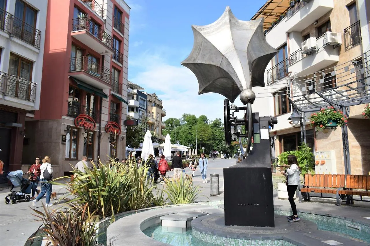 Top Center Apartment Gramophone With Private Parking location