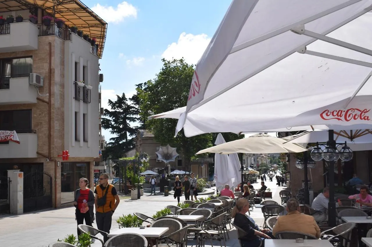 Top Center Apartment Gramophone With Private Parking Burgas
