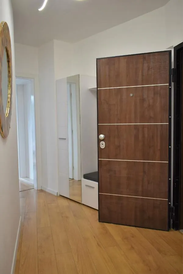 Top Center Apartment Gramophone With Private Parking Burgas